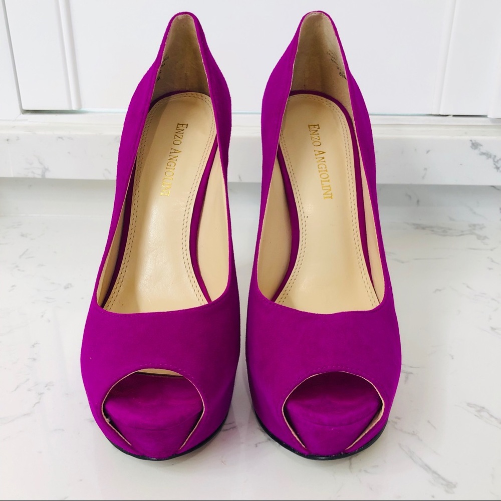 Enzo Angiolini suede pumps!